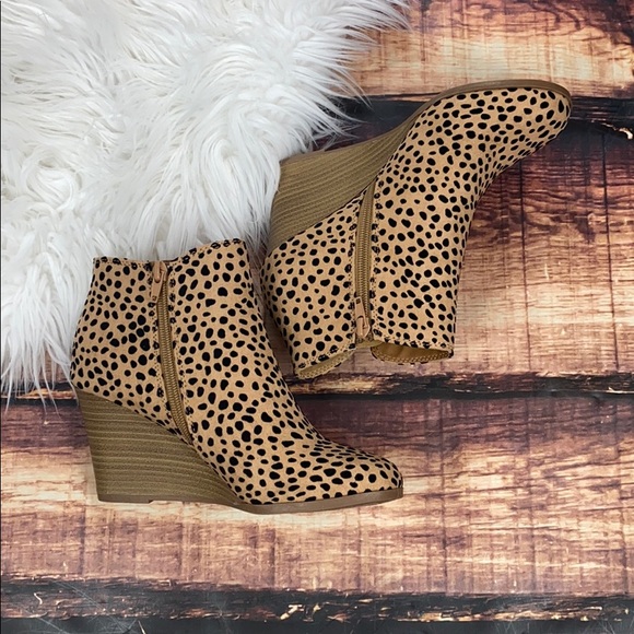 << Leopard Wedge Booties >> - Picture 5 of 6